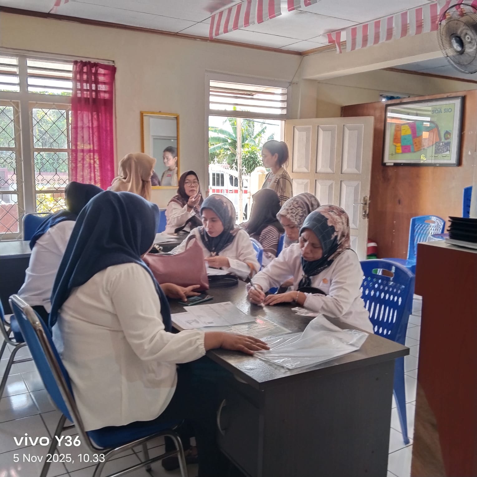 Pelayanan Jemput Bola Dari Dukcapil Hari ke Dua di Kelurahan Soa Sio